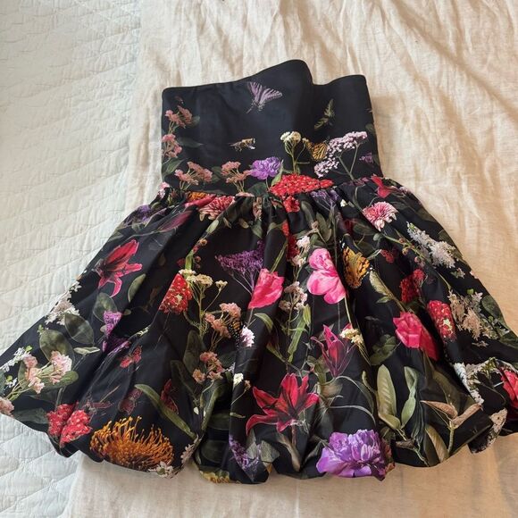 ASHA STRUCTURED BUBBLE HEM MINI DRESS - Picture 2 of 8